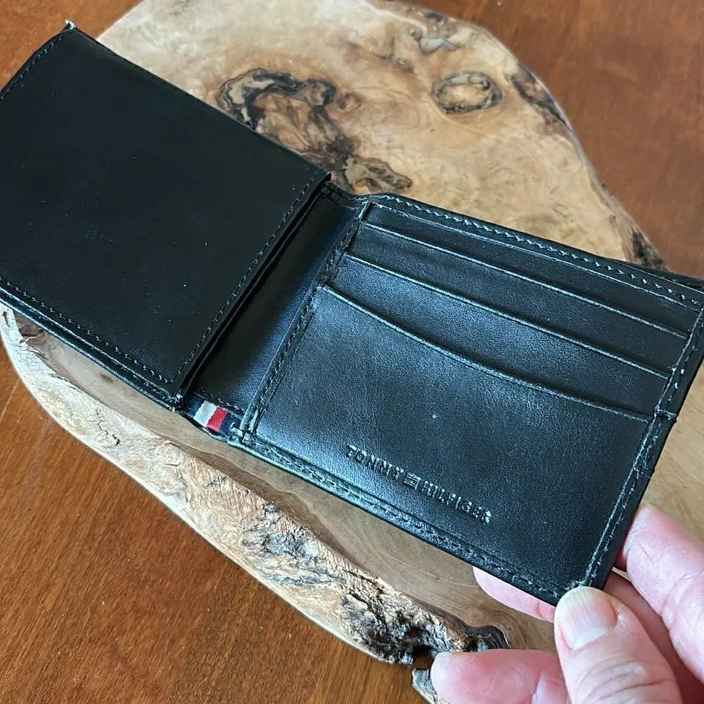 Tommy Hilfiger Men's Passcase Wallet with Removable ID Window